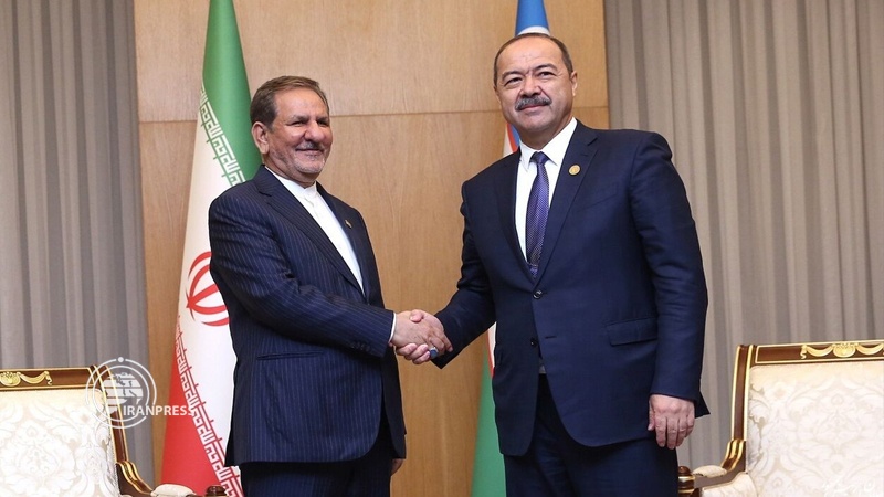 Iranpress: تعزيز التعاون التجاري والإقتصادي بين إيران وأوزبكستان  