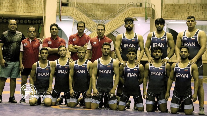 Iranpress: تتويج إيران ببطولة العالم للمصارعة الرومانية تحت 23 عاما