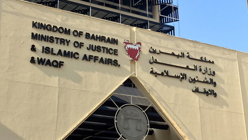 Iranpress: النظام البحريني يصدر أحكاما بالسجن المؤبد ضد معارضين بحرينيين 