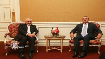 وزير الخارجية الإيراني يلتقي بنظيره التركي