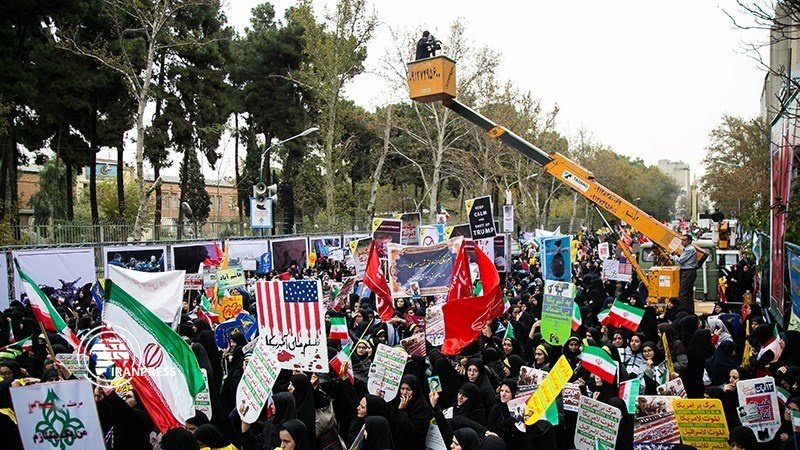 Iranpress: الشعب الإيراني يؤكد على استمرار مسيرة المقاومة