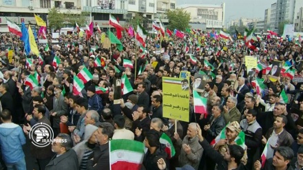 People of Tehran take part in massive anti-riot rally