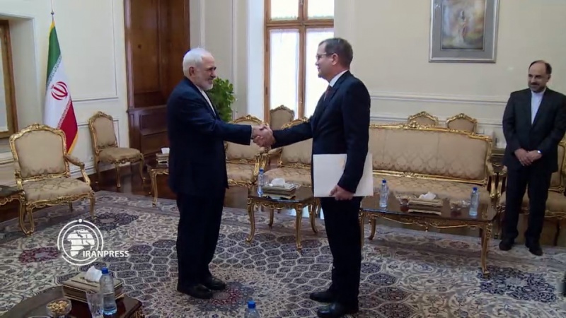 Iranpress: وزير الخارجية الإيراني يستقبل سفيري المجر وعمان