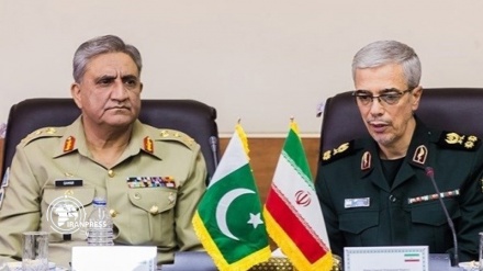 Iran and Pakistan to develop military ties               