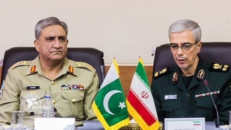 Iranpress: Iran and Pakistan to develop military ties               