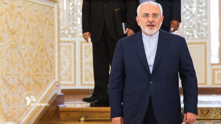 Zarif meets with 4 political figures from around the world in Tehran
