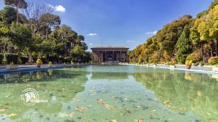 Chehel Sotoun pavilion; masterpiece of Iranian architecture