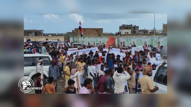 Iranpress: تظاهرة في سقطرى اليمنية رفضا للتواجد الإماراتي