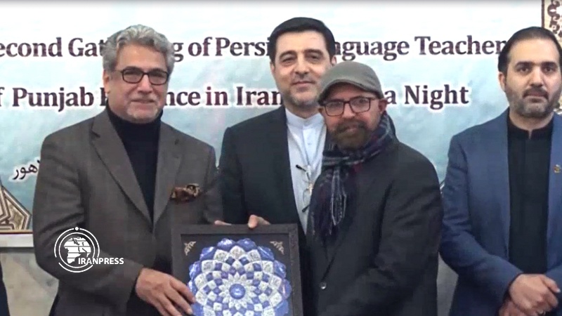 Iranpress: Persian Language, literature teachers of Punjab, Pakistan honored 