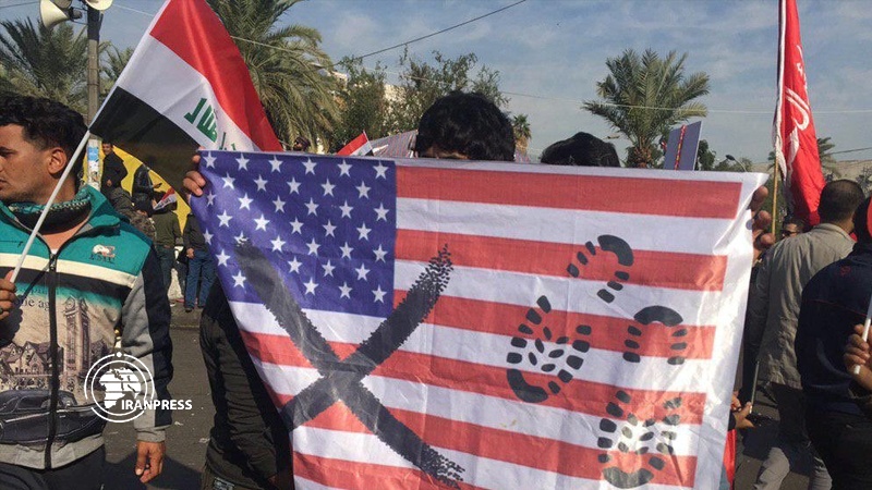 Iranpress: تظاهرات في بغداد دعمًا لسلمية الإحتجاجات ورفضًا للتدخلات الأمريكية والإسرائيلية + صور