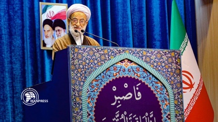 خطيب طهران يدعو المسلمين إلى اليقظة تجاه مؤامرات الأعداء