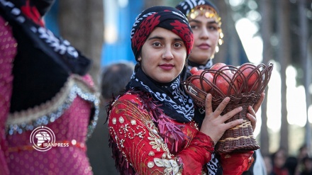 Photo: Pomegranate Festival held in Kermanshah