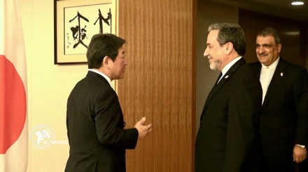 Araghchi meets with Japanese Foreign Minister in Tokyo