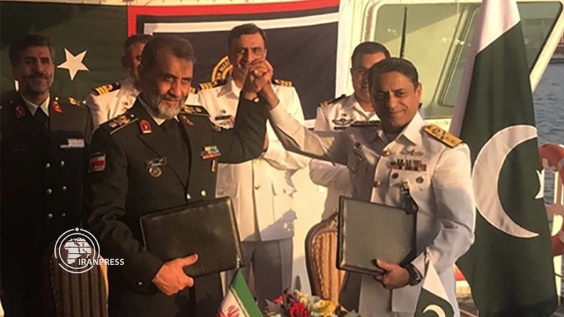 Iranpress: Iran, Pakistan sign marine security agreement 