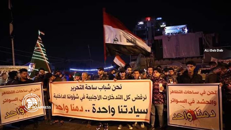 Iranpress: مظاهرات في العراق تنديدًا بالقصف الأمريكي لمواقع الحشد