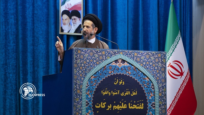 Iranpress: Resistance against US through knowledge and technology: Top Cleric