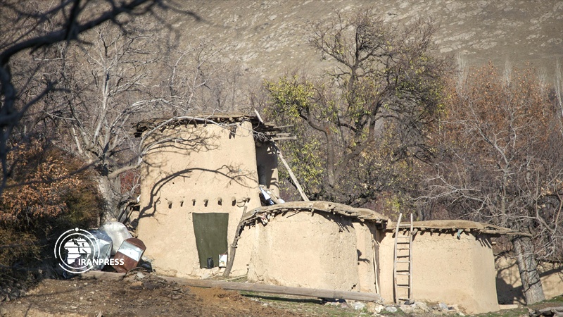 Iranpress: قرية كندولة السياحية متألقة وسط جبال كرمانشاه