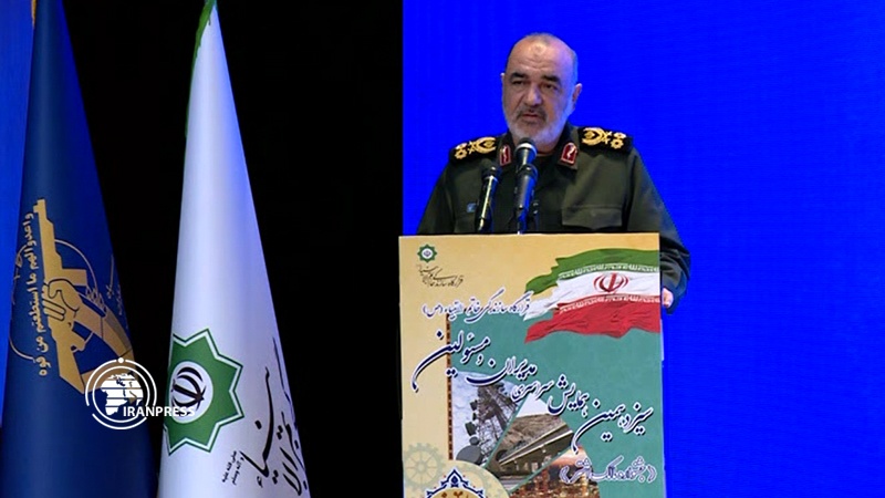 Iranpress: Iran will send sanctions to cemetery of history: Maj. Gen Salami
