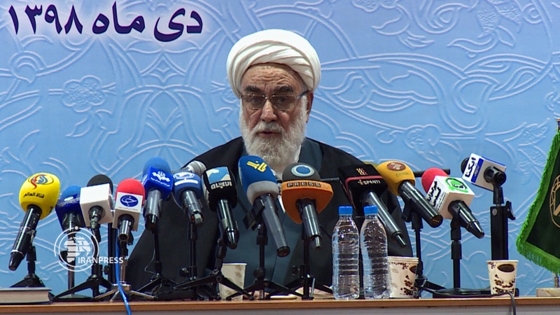 Iranpress: What happens to Muslims is due to their split: Top cleric