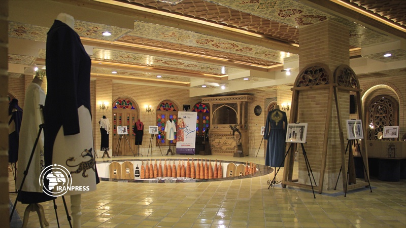 Iranpress: معرض الأزياء التقليدية في أصفهان