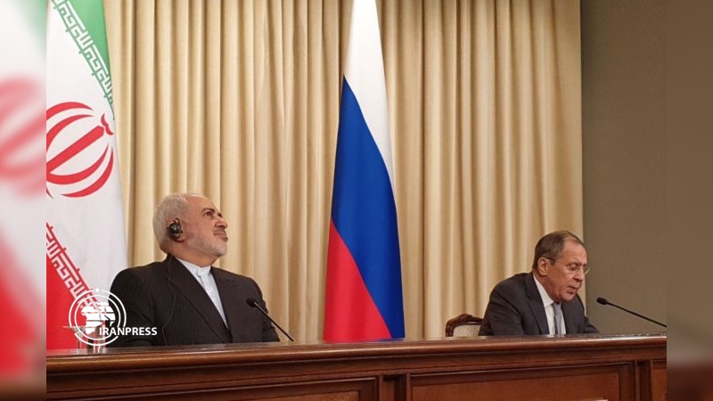 Iranpress: ظريف: طهران وموسكو وبيكين اتخذت موقفا موحدا بشأن الاتفاق النووي