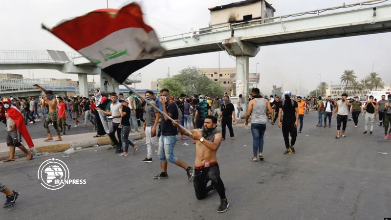 Iranpress: العراق .. المتظاهرون السلميون يرفضون اقتحام المنطقة الخضراء 