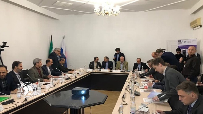 Iranpress: عقد اجتماع بين مفكرين روسيين ووفد إعلامي إيراني