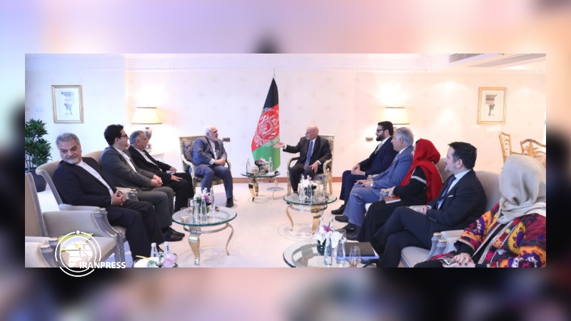 ظريف وأشرف غني يبحثان عملية السلام الأفغانية