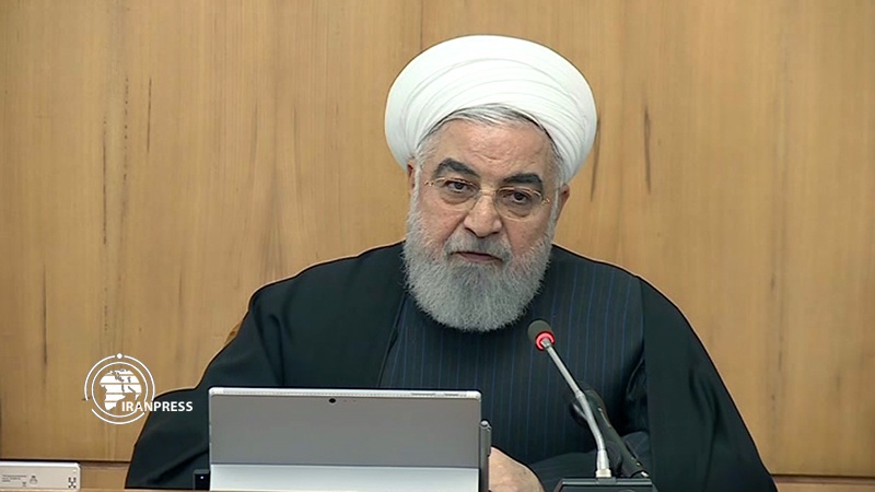 Iranpress: روحاني يؤكد ضرورة طرد القوات الأمريكية من المنطقة