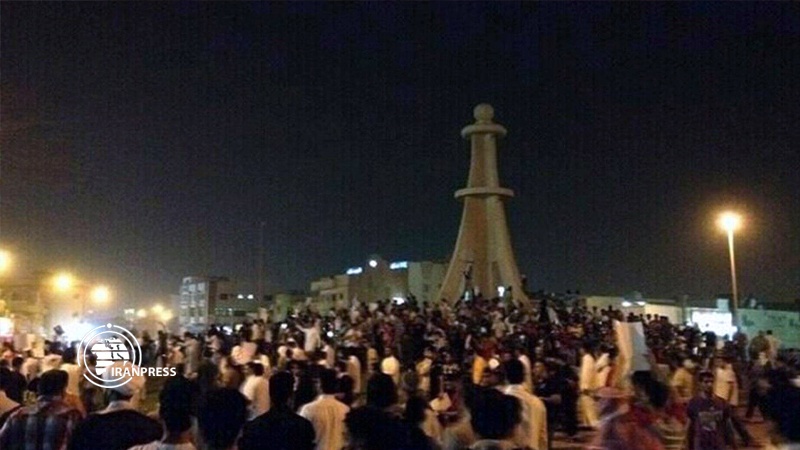 Iranpress: Thousands of Saudis in Qatif chant 