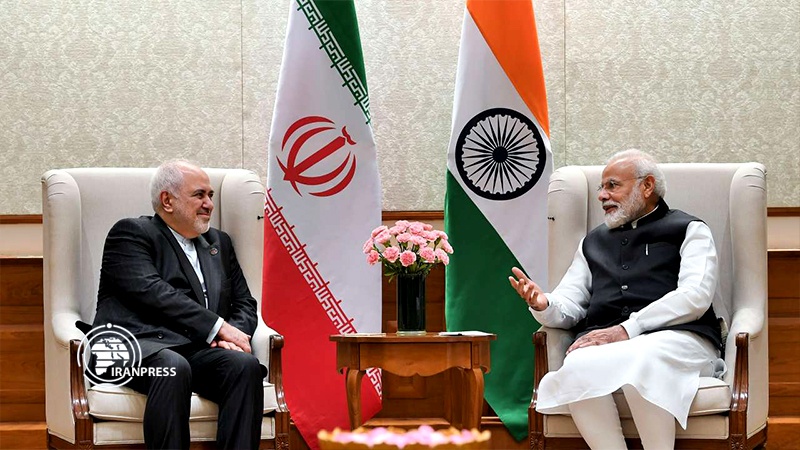 Iranpress: ظريف يلتقي برئيس الوزراء الهندي