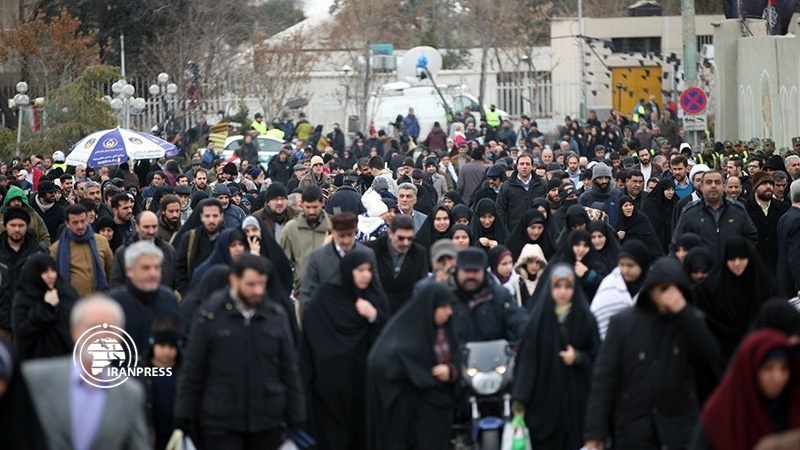 Iranpress: بدء مسیرات ضخمة في مدن إيرانية عدة دعما للقيادة