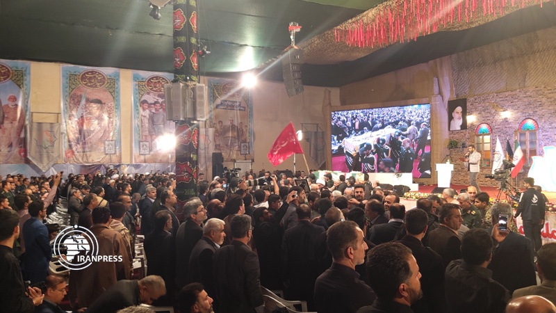 Iranpress: عقد مؤتمر ألفي شهيد من محافظة بوشهر بحضور اللواء سلامي