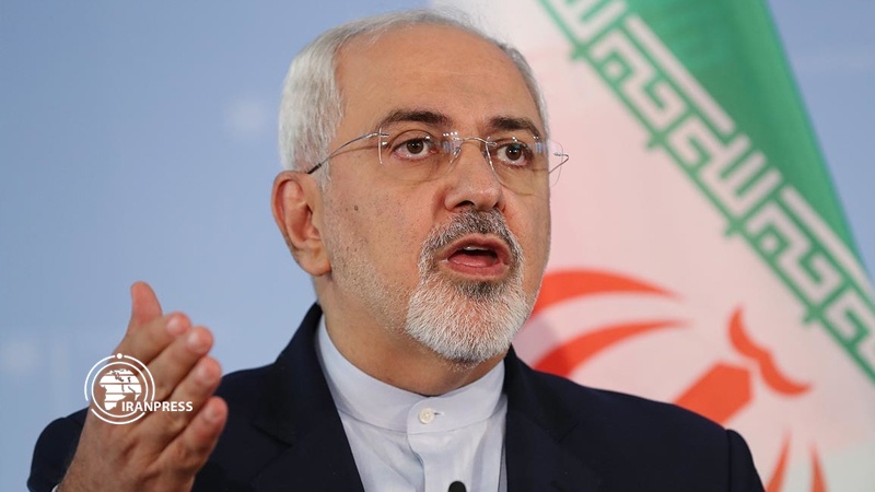Iranpress: ظريف: حلم ترامب للتفاوض الثنائي مع إيران وهم باطل