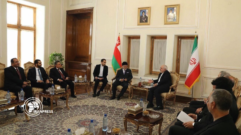 Iranpress: وزيرا خارجية إيران وعمان يؤكدان على استمرار التعاون الثنائي 