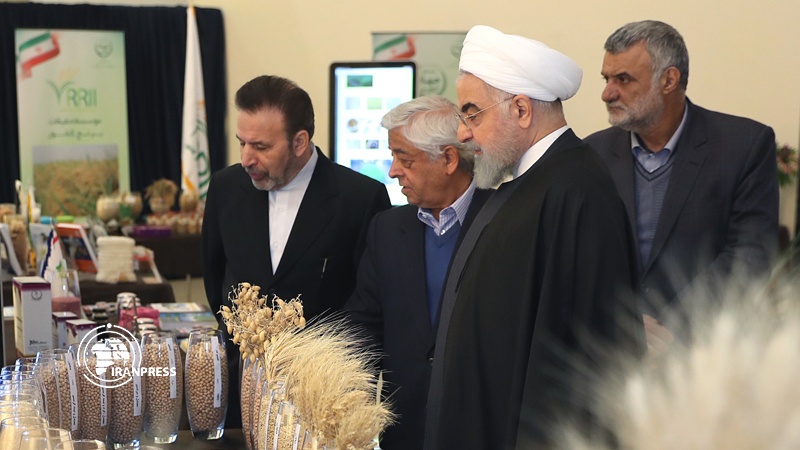 Iranpress: President Rouhani visits agricultural achievements fair