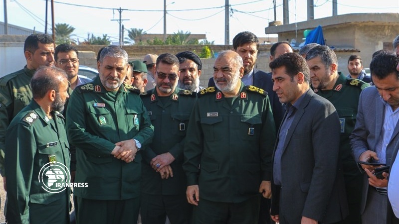 Iranpress: IRGC, Army mobilize facilities to aid flood-hit areas: General Salami