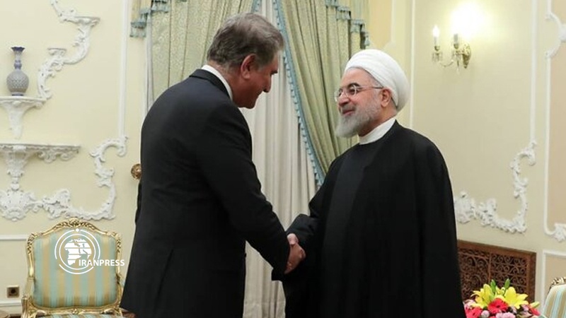 Iranpress: روحاني: إيران مهتمة بتنمية علاقاتها الودية مع باكستان