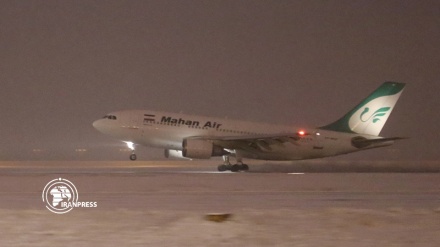Photo: Imam Khomeini Airport continues to work amid snowfall