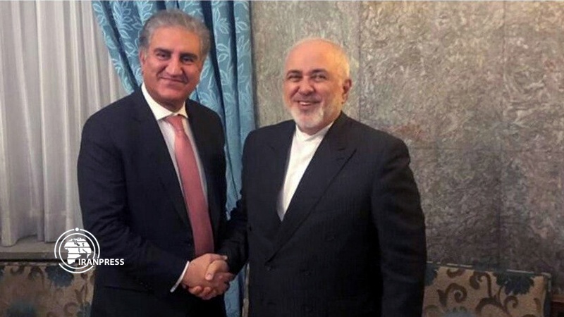 Iranpress: Zarif meets Pakistani counterpart