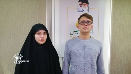 باحثان روسيان يعتنقان الإسلام في طهران 