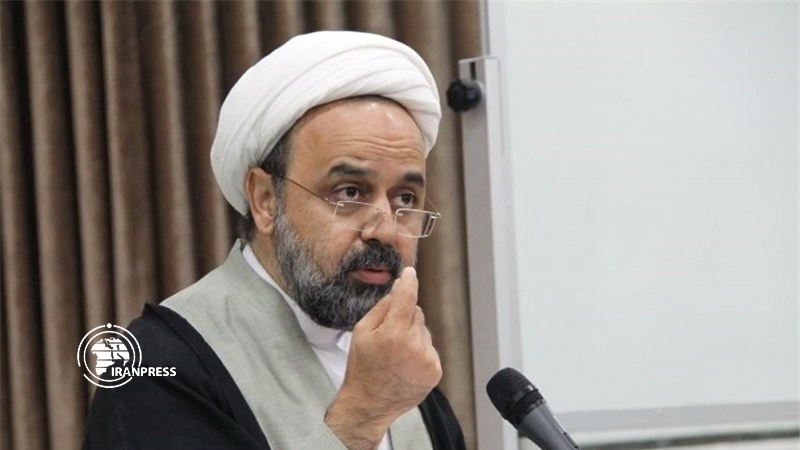 Iranpress: Relying on tyrants are against Quranic teachings, cleric says