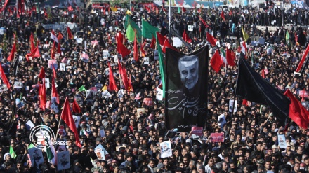 Devoted people mourn for the great martyr in Kerman 
