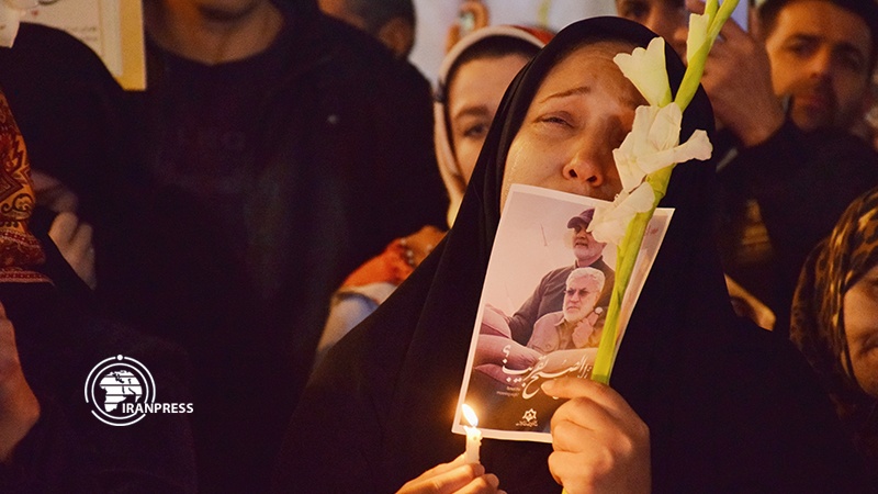 Iranpress: إقامة مراسم الليلة الأولى من يوم دفن جثمان الشهيد سليماني في رشت