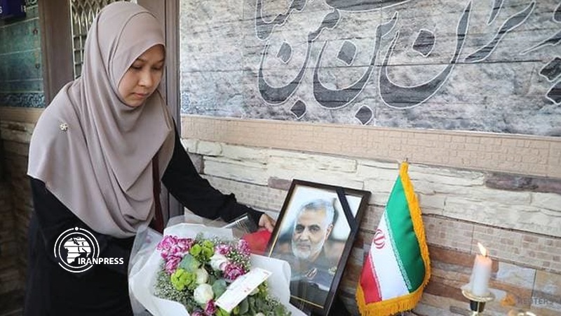 A Malaysian Muslim paying homage to great martyr Lt.Gen Soleimani