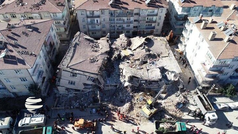 ارتفاع عدد قتلى زلزال إزمير في تركيا إلى 43 مع استمرار عمليات البحث والإنقاذ