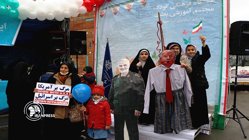 Iranpress: مسيرات الاحتفاء بذكرى انتصار الثورة الاسلامية في مدينة مشهد المقدسة