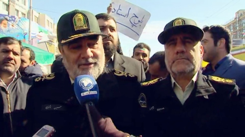 Iranpress: قائد أمني: مسيرات ذكرى الثورة تظهر وحدة الشعب والقائد 