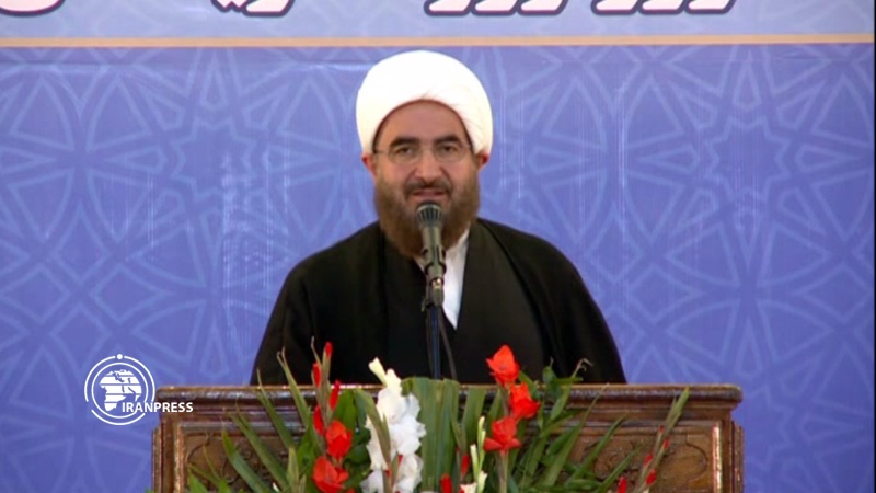 Iranpress: World recognized Imam Khomeini