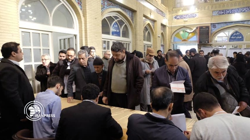 Iranpress: المشاركة الواسعة لأهالي طهران في الانتخابات التشريعية